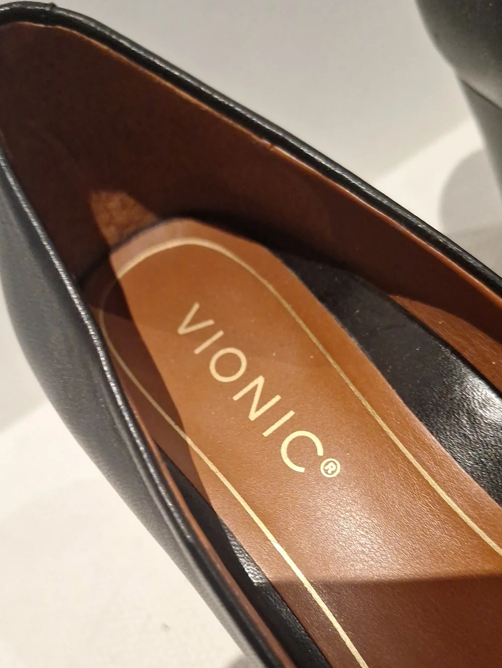 Vionic Mariana Black Chunky Heel Pump